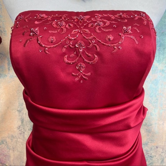 David’s Bridal Gorgeous Red Prom Formal Gala Gown - Picture 11 of 14